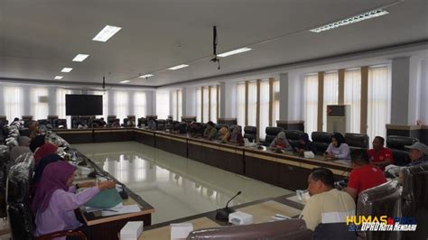 Sekretaris Dewan Adriana Musaruddin Memimpin Rapat Koordinasi Dan