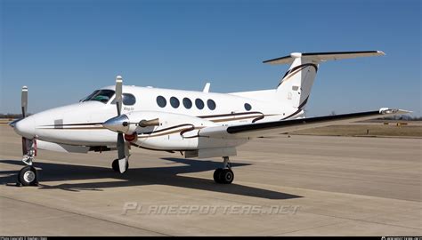 N63LB Private Beechcraft B200 Super King Air Photo By Stephen J Stein