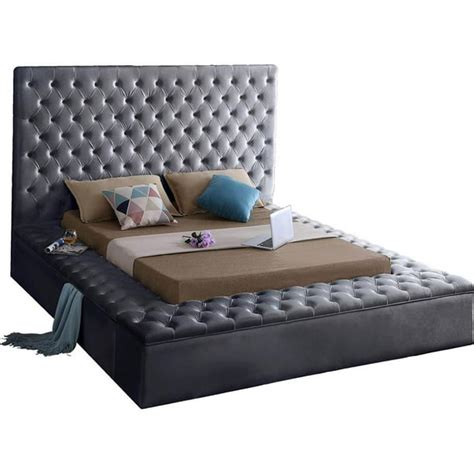 Meridian Furniture Bliss Solid Wood Tufted Velvet King Bed In Gray