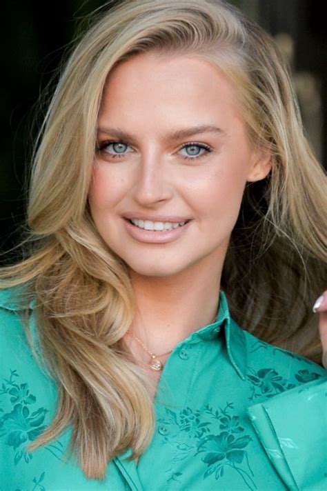 Wysz A Na Ulic W Hot Pants Stylizacj Uratowa Y Rajstopy