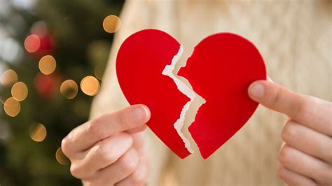 How To Survive The Holidays After A Breakup Huffpost Canada Life