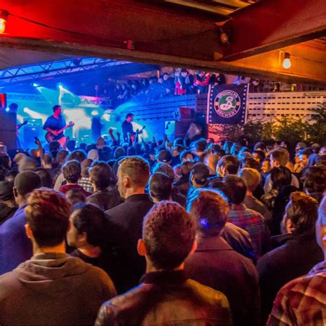 bars with live music austin 2