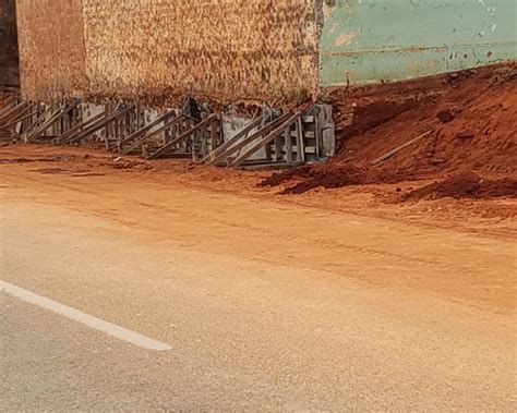 Moradores Denunciam Transtornos Causados Por Poeira De Obra No Bairro