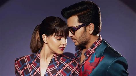 Watch Riteish Deshmukh Genelia DSouza Groove To Phir Aur Kya