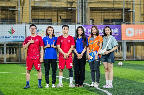 Hot girl cầu lông Thùy Linh xuất hiện cùng QBV Việt Nam và cơn lốc đường biên Thanh Nhã làm