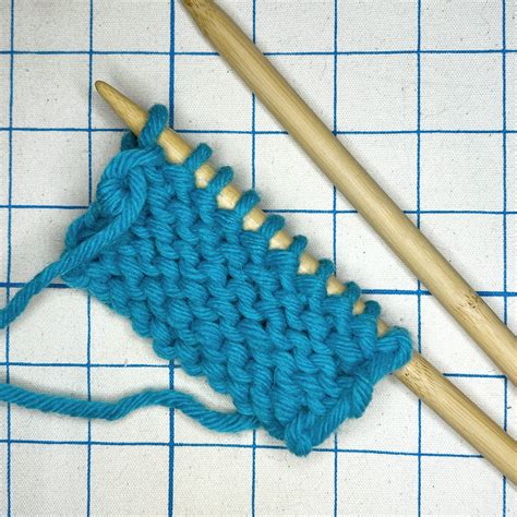How To Knit Stockinette Stitch In The Round Vs Flat — Knithow