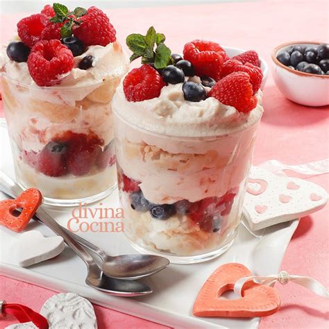 Vasitos de tiramisú de frutos rojos Receta de DIVINA COCINA