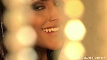 She Wants To Be Naked Tonight And Shows Her Sexy Body XVIDEOS