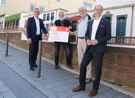 Sparkassen Stiftung fördert Straßenkunst in der Quellenstadt mit 25 000