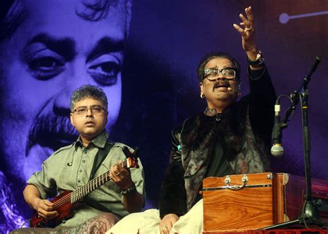 Bhopal: Live concert of playback singer Hariharan regales audience