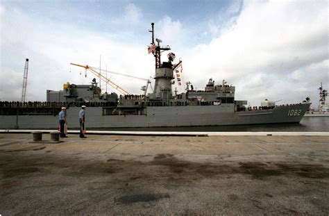 Sailors Man The Rail Aboard The Frigate Uss Elmer Montgomery Ff