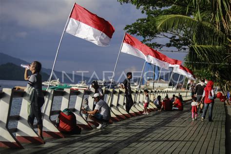 Pemasangan Bendera Merah Putih Di Taman Nukila Ternate Antara Foto