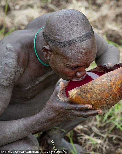 Suri Tribe In Ethiopia Battle Each Other With Sticks Daily Mail Online