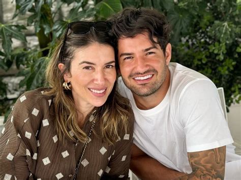 Rebeca Abravanel posta vídeo raro de Alexandre Pato o filho e