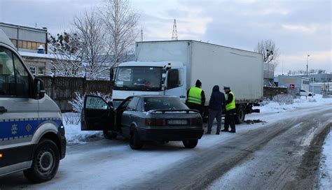 Spowodował kolizję miał odebrane prawo jazdy a auto brak przeglądu