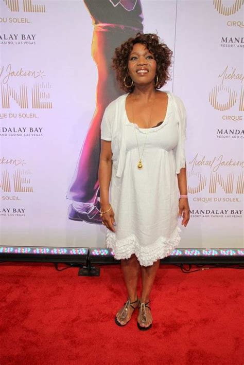 Alfre Woodard Sexiest Pictures 38 Photos Page 2 Of 4 The Viraler