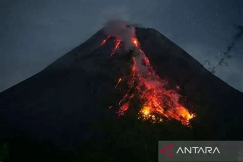 Gunung Merapi Luncurkan Guguran Lava Kali Sejauh Km Genpi Co