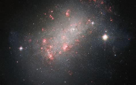 Hubble Snimio Fotografiju Neobi Ne Galaksije Kozmos