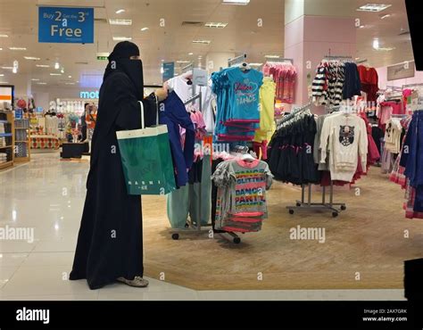 Saudi Woman Shopping In Shopping Mall Saudi Arabia Stock Photo Alamy