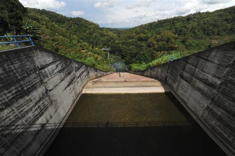 water dam continues  raise farm yields  indonesia asian