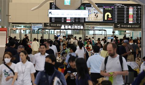 태풍 카눈 영향 제주공항 오후 6시30분 이후 항공편 모두 결항