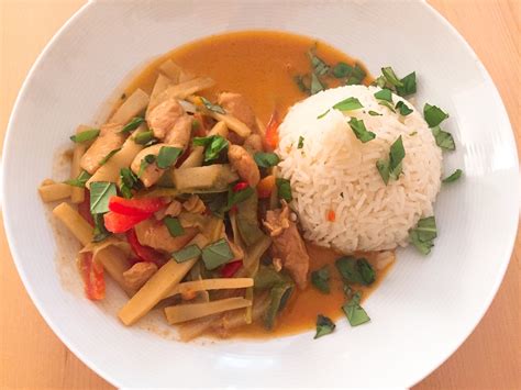 Schnelles Thai Curry Mit Huhn Paprika Und Feiner Erdnussnote Von