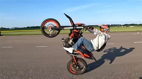 KTM EXC 125 WHEELIE PRACTICE YouTube