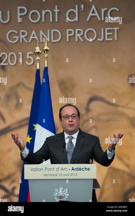 El Presidente Franc S Francois Hollande Inaugura La Cueva De Vallon