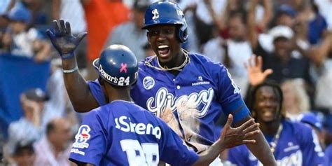 Ronny Mauricio hits inside-the-park home run for Licey