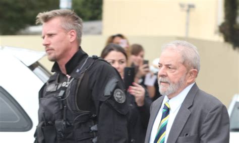 Policial Gato Chama Aten O Ao Escoltar Lula Em Curitiba Jornal O Globo