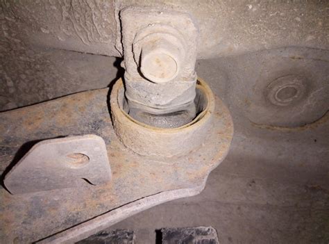 Задние продольные рычаги. — FAW Besturn X80, 2 л, 2018 года | визит на ...