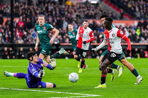 El Feyenoord Saca Sufrido Triunfo Santi Gim Nez Se Va Sin Gol