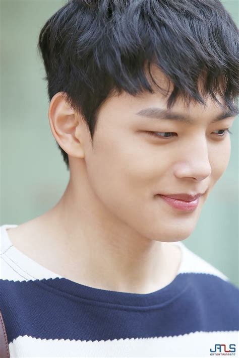 Pin Oleh Betur Heredia Di Yeo Jin Goo Selebritas