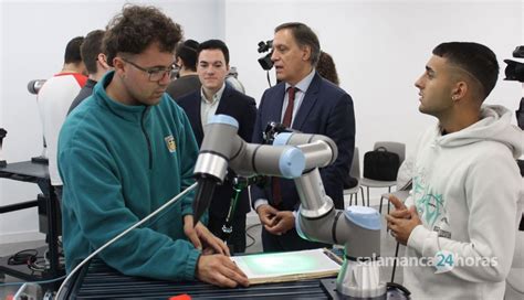 GALERÍA Dos robots colaborativos y quince gafas de realidad mixta el