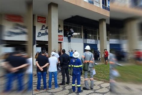 V Deo Stand De Tiro Na Asa Sul Pega Fogo E Alunos Fogem Pela Janela