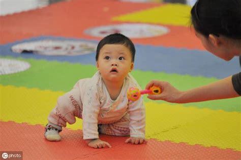 寶媽：孩子六個月以前如何練習爬行？專家：掌握這幾招輕鬆不用愁 每日頭條