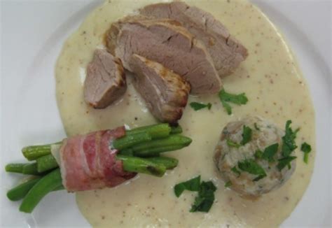 Sous Vide Gegartes Roastbeef Mit Sauce Bernaise Kartoffelrose Und