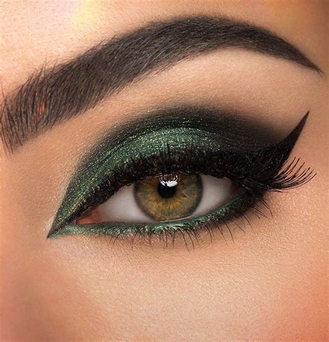 Dark Green Makeup Looks