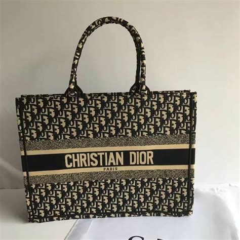 Christian Dior Diorブックトートスモールの通販 By トムホーンs Shop｜クリスチャンディオールならラクマ