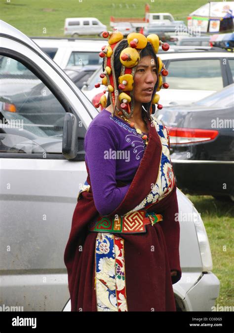 Traje Ceremonial Mongolia Fotografías E Imágenes De Alta Resolución Alamy