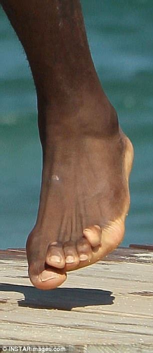 How Big Are Shaq Feet