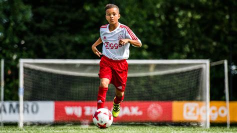 Ajax youth academy, everything starts with the basics - Ajax.nl