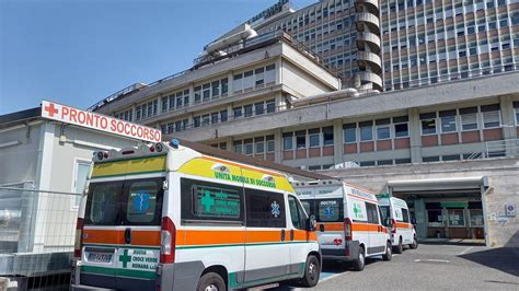 Pronto Soccorso In Crisi Parcheggi Per Malati Che Aspettano Un