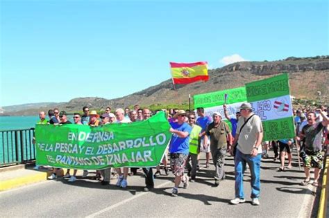 Aficionados A La Pesca Contra Las Prohibiciones En El Embalse