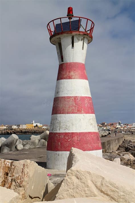 Farol No Cais De Peniche Imagem De Stock Imagem De Pedra 45863243