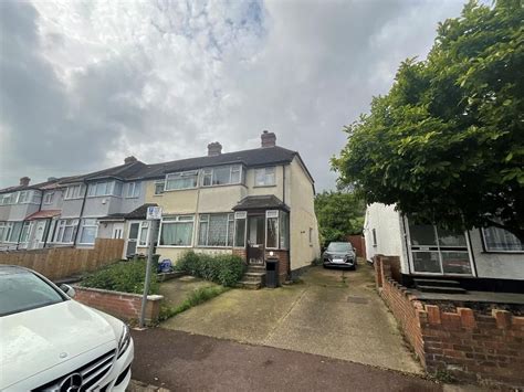 2 Bed End Terrace House For Sale In Oval Road North Dagenham Essex