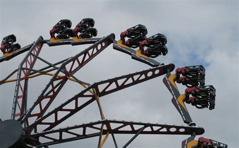 Catwoman Whip Thrill Ride | Six Flags Over Texas - SFOT Source