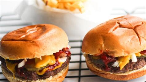 37 Homemade Burger Recipes For Your National Burger Day Party