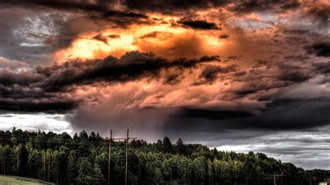 Allerta Meteo Il Ciclone Che Ha Devastato L Italia Colpisce Anche La