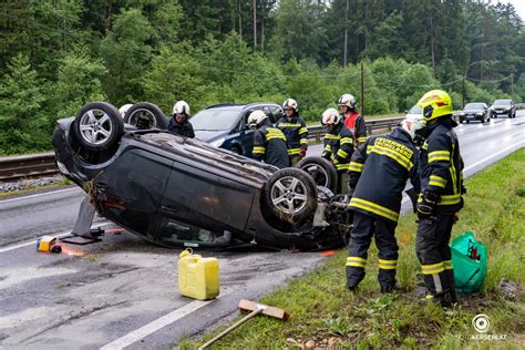 PKW Unfall Zwischen Rottenegg Und Lacken Auto Landet Auf Dem Dach